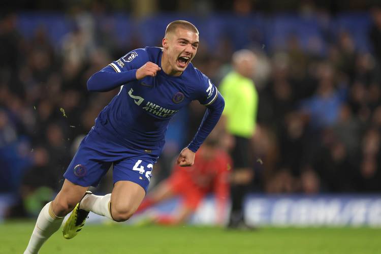 阿夫迪亚空砍37分，马刺115-102击败开拓者，福克斯37分率队稳居西部第五