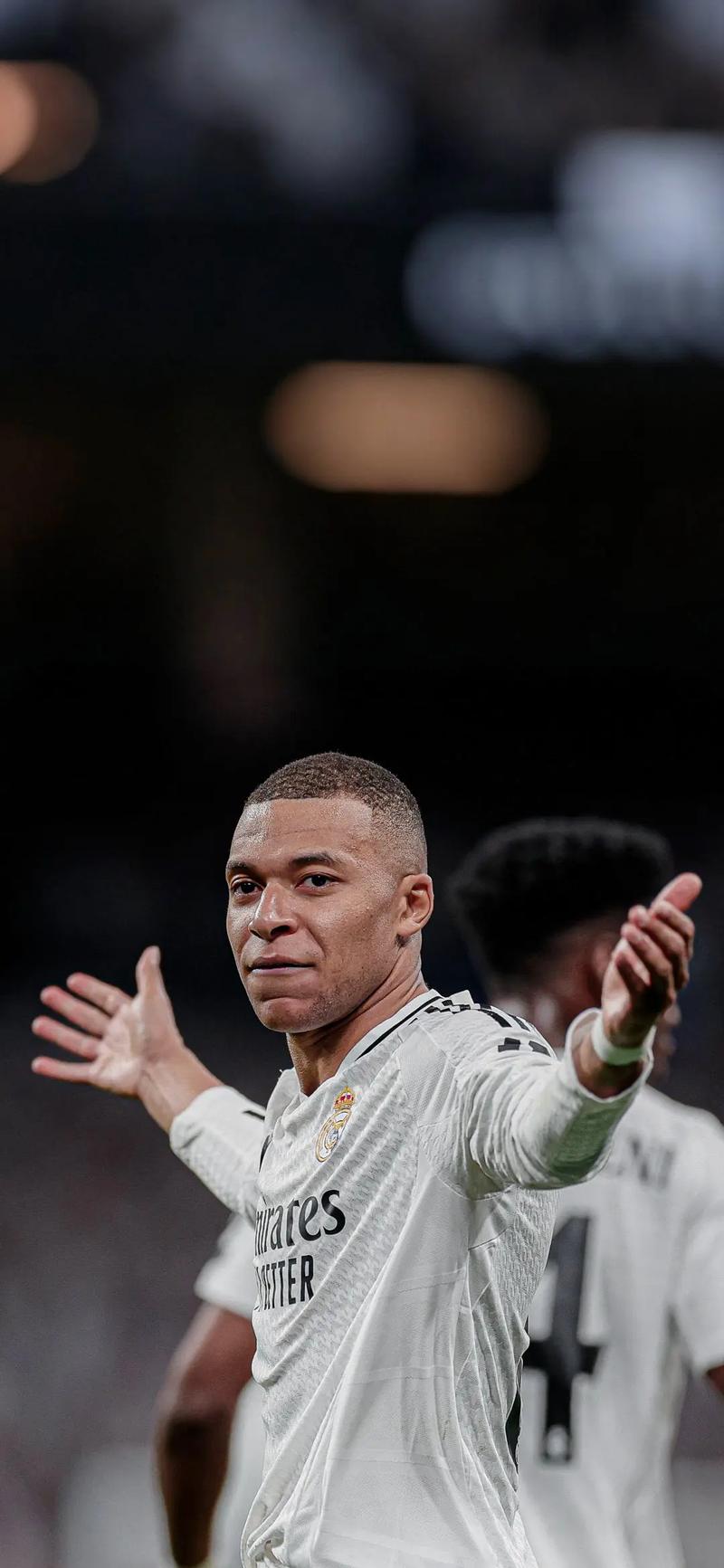 回馈家乡父老，河南队杨意林为后林村80岁以上老人发放礼品